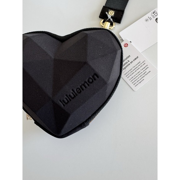 New Lululemon Heart Wristlet Clam Shell Black/Gold Valentine's Day Sold Out Gift - Picture 2 of 8